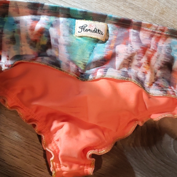 Swimsuit - Picture 3 of 5